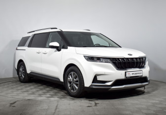 Подержанный автомобиль Kia Carnival 2021 года (3 фото)