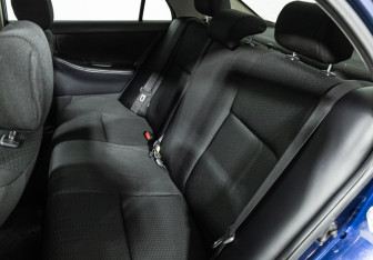 Подержанный автомобиль Toyota Corolla Sedan 2006 года (10 фото)