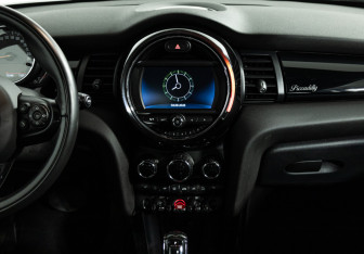 Подержанный автомобиль MINI Hatch 2021 года (14 фото)