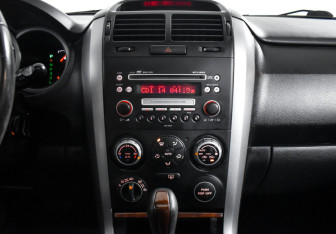 Подержанный автомобиль Suzuki Grand Vitara 2007 года (16 фото)