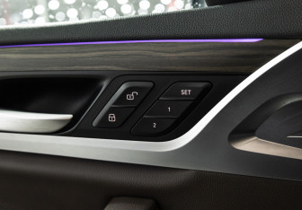 Подержанный автомобиль BMW X3 2020 года (16 фото)