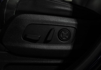 Подержанный автомобиль Kia Carnival 2023 года (27 фото)