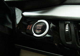 Подержанный автомобиль BMW X5 2015 года (20 фото)