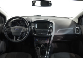 Подержанный автомобиль Ford Focus Hatchback 2019 года (9 фото)