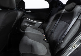 Подержанный автомобиль Hyundai Solaris Sedan 2013 года (10 фото)