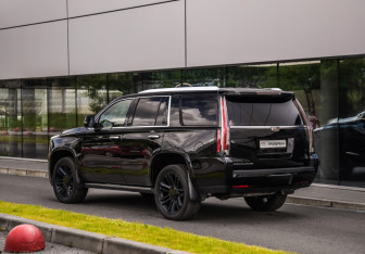 Подержанный автомобиль Cadillac Escalade Suv 2016 года (8 фото)