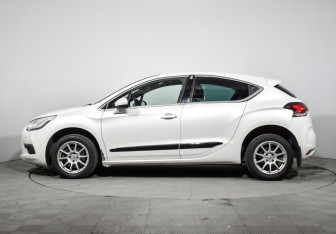 Подержанный автомобиль Citroen DS4 2012 года (8 фото)