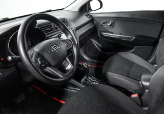 Подержанный автомобиль Kia Rio Sedan 2012 года (9 фото)