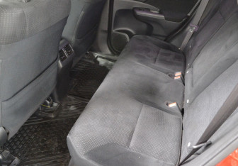 Подержанный автомобиль Honda CR-V 2012 года (11 фото)