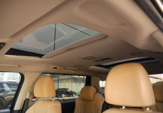 Подержанный автомобиль Kia Carnival 2021 года (12 фото)