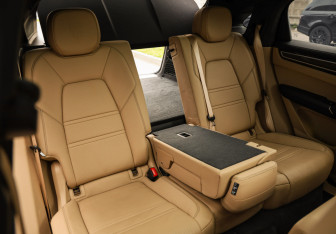 Подержанный автомобиль Porsche Cayenne 2021 года (33 фото)