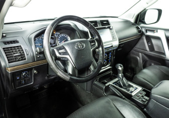 Подержанный автомобиль Toyota Land Cruiser Prado 2017 года (11 фото)