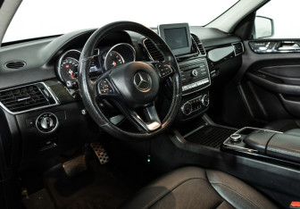 Подержанный автомобиль Mercedes-Benz GLE 2016 года (11 фото)