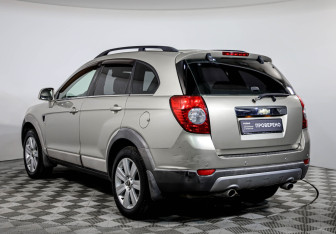 Подержанный автомобиль Chevrolet Captiva 2007 года (7 фото)