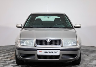 Подержанный автомобиль Skoda Octavia Liftback 2008 года (2 фото)