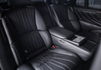 Подержанный автомобиль Lexus LS 2021 года (33 фото)