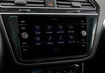 Подержанный автомобиль Volkswagen Tiguan 2020 года (15 фото)