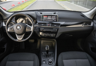 Подержанный автомобиль BMW X1 2019 года (11 фото)