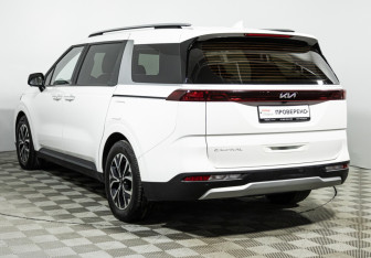 Подержанный автомобиль Kia Carnival 2021 года (7 фото)