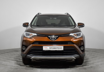 Подержанный автомобиль Toyota RAV4 2017 года (2 фото)