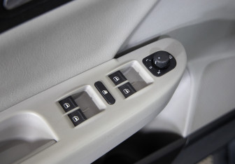 Подержанный автомобиль Volkswagen Passat Sedan 2006 года (18 фото)