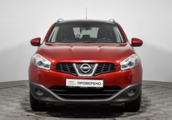 Подержанный автомобиль Nissan Qashqai+2 2010 года (2 фото)