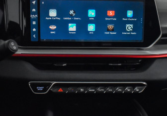 Подержанный автомобиль Geely Coolray 2023 года (15 фото)