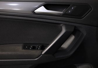 Подержанный автомобиль Volkswagen Tiguan 2019 года (21 фото)