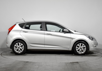 Подержанный автомобиль Hyundai Solaris Hatchback 2015 года (4 фото)