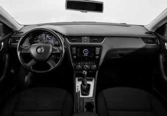 Подержанный автомобиль Skoda Octavia Liftback 2013 года (10 фото)