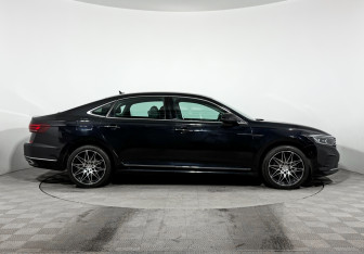 Подержанный автомобиль Volkswagen Passat Sedan 2023 года (4 фото)