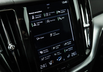 Подержанный автомобиль Volvo XC60 2019 года (19 фото)