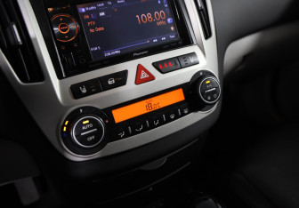Подержанный автомобиль Kia Ceed Hatchback 2007 года (13 фото)