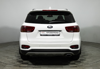 Подержанный автомобиль Kia Sorento 2018 года (6 фото)