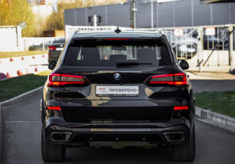 Подержанный автомобиль BMW X5 2020 года (7 фото)