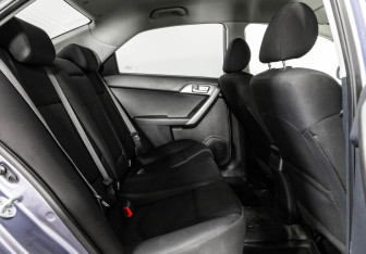 Подержанный автомобиль Kia Cerato Sedan 2009 года (13 фото)