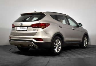 Подержанный автомобиль Hyundai Santa Fe 2017 года (5 фото)