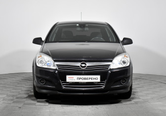 Подержанный автомобиль Opel Astra Sedan 2010 года (2 фото)