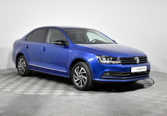 Подержанный автомобиль Volkswagen Jetta Sedan 2018 года (3 фото)