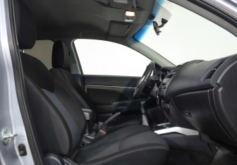 Подержанный автомобиль Mitsubishi ASX 2012 года (18 фото)