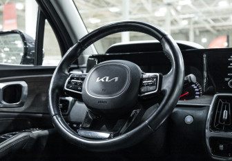 Подержанный автомобиль Kia Sorento 2022 года (17 фото)