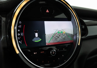 Подержанный автомобиль MINI Hatch 2021 года (15 фото)