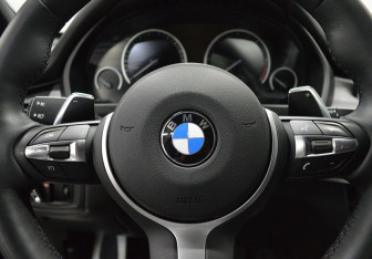 Подержанный автомобиль BMW X5 2015 года (15 фото)