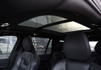 Подержанный автомобиль Volvo XC90 2018 года (31 фото)