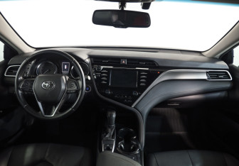 Подержанный автомобиль Toyota Camry Sedan 2019 года (9 фото)
