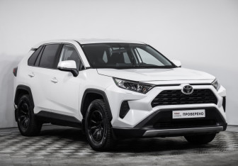 Подержанный автомобиль Toyota RAV4 2022 года (3 фото)