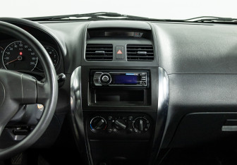 Подержанный автомобиль Suzuki SX4 Hatchback 2007 года (14 фото)