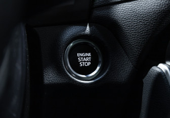 Подержанный автомобиль Toyota RAV4 2025 года (20 фото)