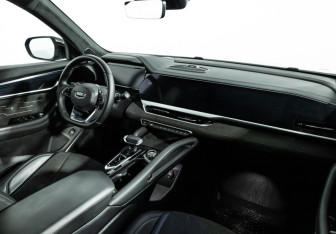 Подержанный автомобиль Geely Monjaro 2024 года (9 фото)