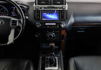 Подержанный автомобиль Toyota Land Cruiser Prado 2014 года (13 фото)